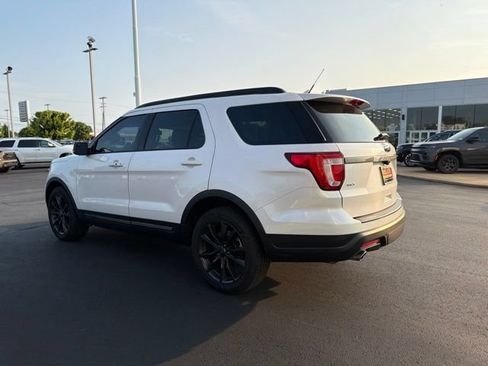 Used 2018 Ford Explorer XLT w/ Equipment Group 202A AWD/4WD image 5
