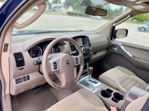 Used 2010 Nissan Pathfinder SE image 11