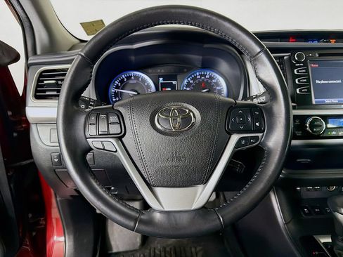 Used 2019 Toyota Highlander SE w/ Nightshade Edition AWD/4WD image 13
