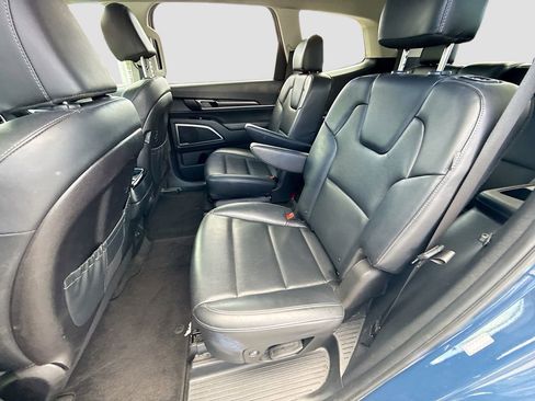 Used 2025 Kia Telluride S image 27