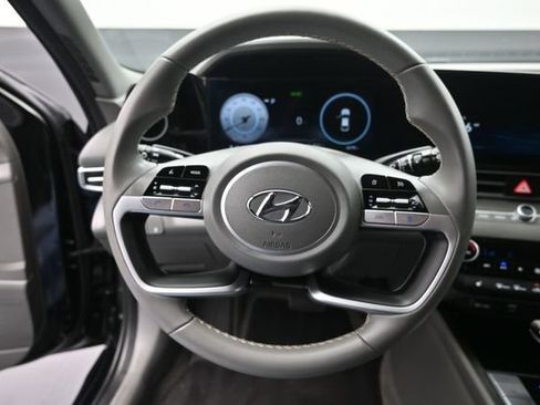 Used 2023 Hyundai Elantra SEL w/ Convenience Package FWD image 7