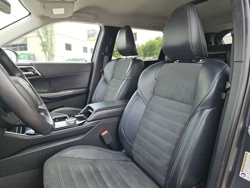 Used 2025 Mitsubishi Outlander SE AWD/4WD image 16