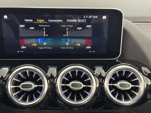 Used 2021 Mercedes-Benz GLA 35 AMG 4MATIC w/ Premium Package image 27