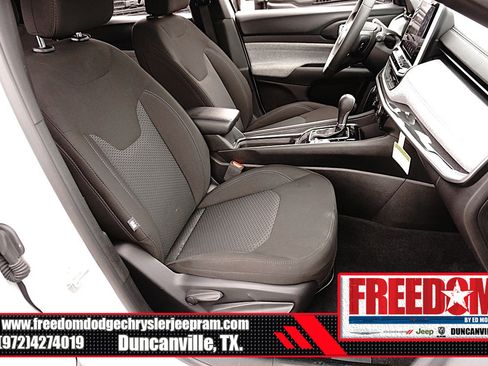 New 2025 Jeep Compass Sport image 15