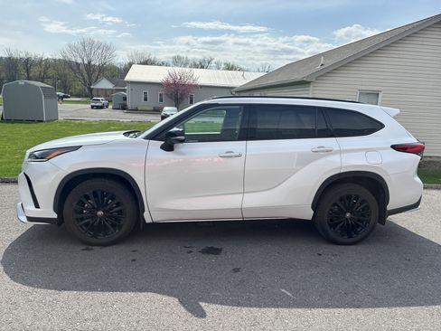Used 2023 Toyota Highlander XSE image 6