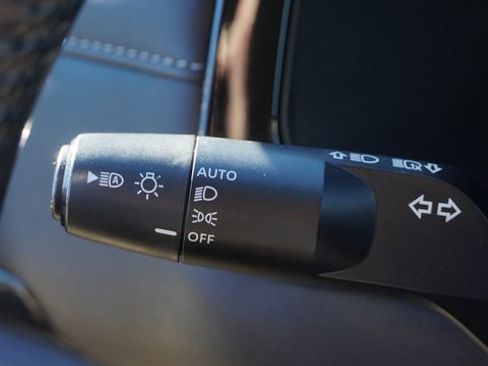 Used 2024 Nissan Pathfinder SV image 32