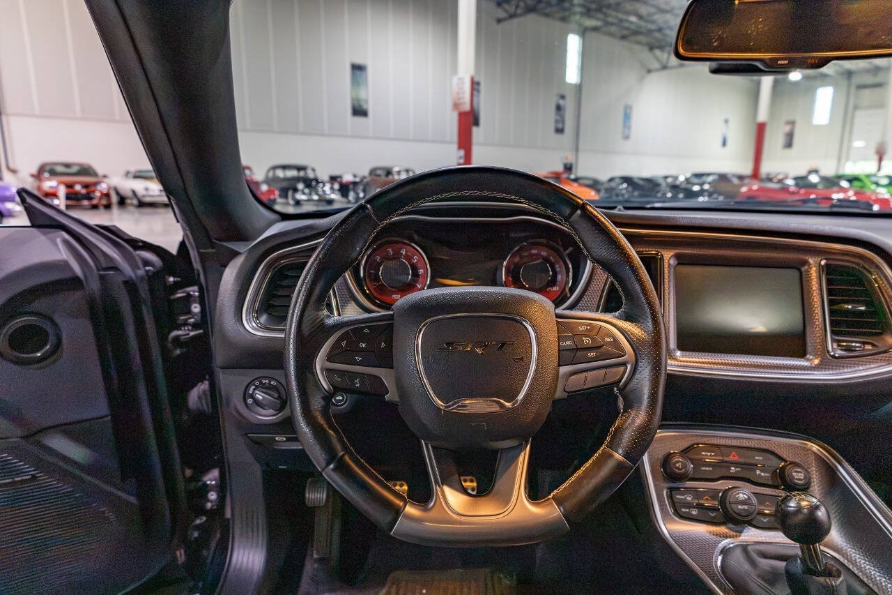 Used 2016 Dodge Challenger SRT Hellcat RWD image 11