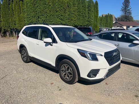 Used 2024 Subaru Forester Premium image 1