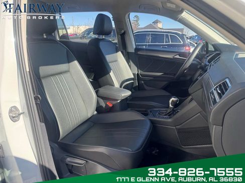 Used 2024 Volkswagen Tiguan SE image 12