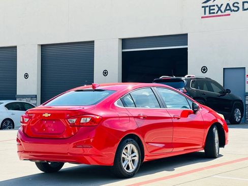 Used 2017 Chevrolet Cruze LT w/ Convenience Package FWD image 11
