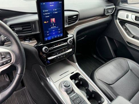 Used 2023 Ford Explorer Limited w/ Limited Technology Package image 23