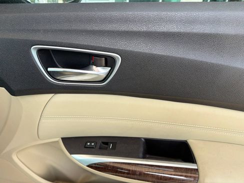 Used 2018 Acura TLX FWD image 21
