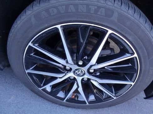 Used 2022 Toyota Camry SE image 11