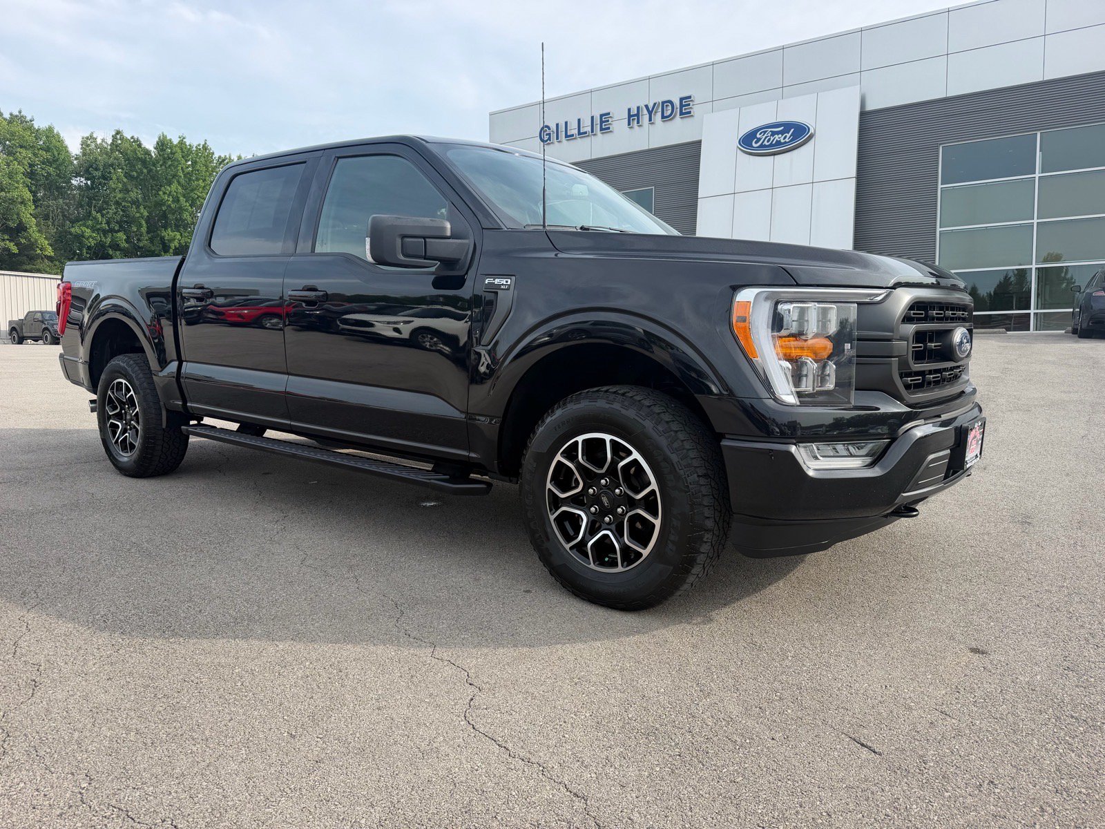 Used 2022 Ford F150 XLT w/ Equipment Group 302A High AWD/4WD image 3