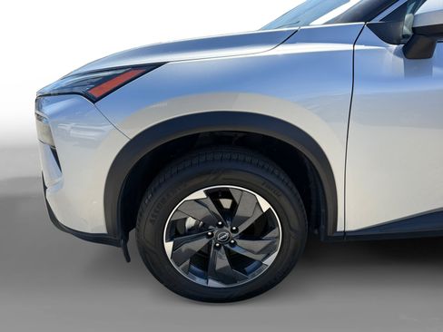 Used 2024 Nissan Rogue SV AWD/4WD image 9