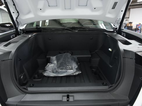 New 2026 GMC Sierra EV Elevation image 13