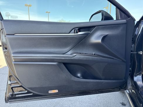 Used 2022 Toyota Camry XSE image 9