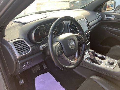 Certified 2022 Jeep Grand Cherokee Laredo X image 13