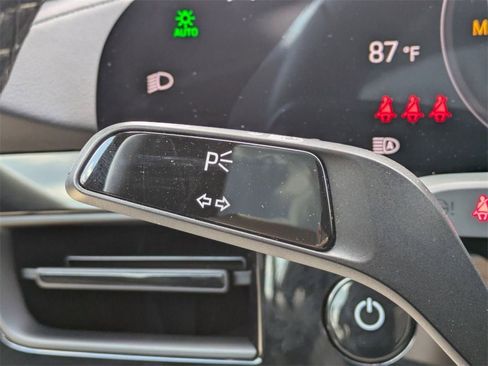 Used 2021 Porsche Taycan 4S image 27