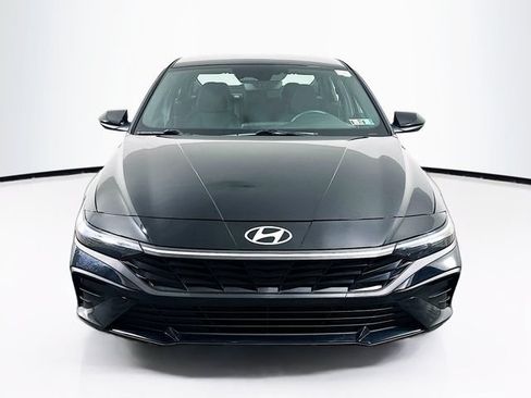 Used 2025 Hyundai Elantra SEL FWD image 2