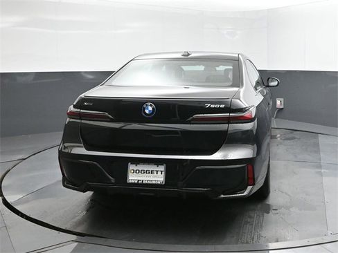 New 2025 BMW 750e xDrive w/ Premium Package image 11