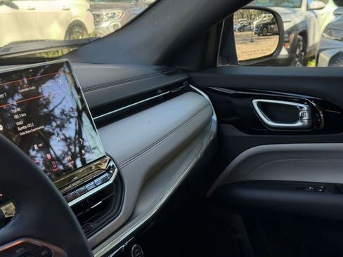 Used 2025 Jeep Compass Limited image 30