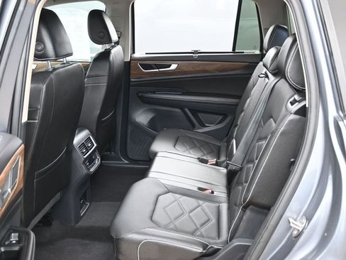Used 2025 Volkswagen Atlas SE FWD image 32