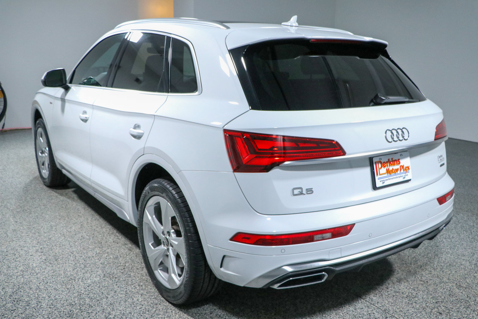 Used 2023 Audi Q5 2.0T Premium Plus w/ Premium Plus Package AWD/4WD image 9