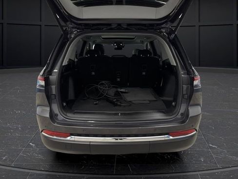 Used 2023 Jeep Grand Cherokee 4WD 4xe w/ Luxury Tech Group II image 16