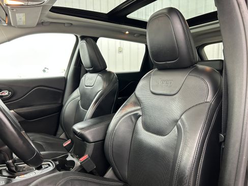 Used 2019 Jeep Cherokee Limited w/ Luxury Group AWD/4WD image 26