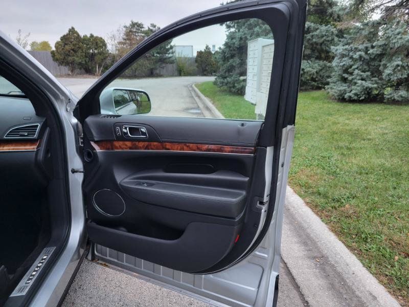 Used 2013 Lincoln MKT AWD image 29