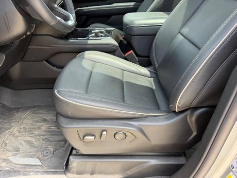 Used 2025 GMC Yukon XL Elevation w/ Technology Package AWD/4WD image 22