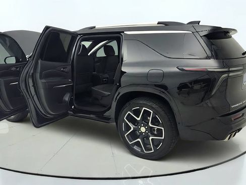 Certified 2025 Chevrolet Traverse High Country w/ LPO, Floor Liner Package AWD/4WD image 12