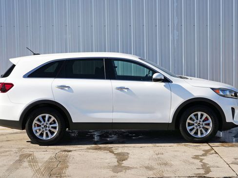 Used 2020 Kia Sorento LX image 44