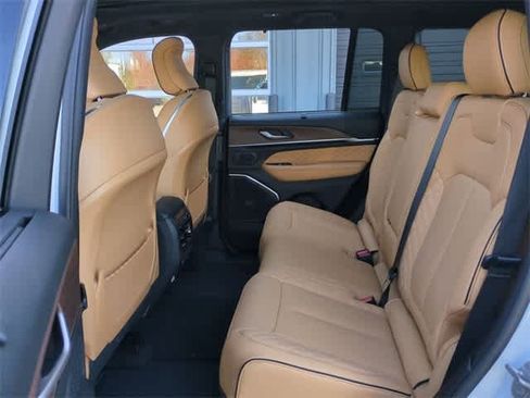 New 2025 Jeep Grand Cherokee Summit image 21