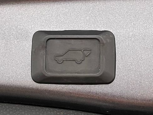 Used 2021 Toyota RAV4 XLE Premium AWD/4WD image 12