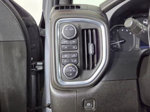 Used 2022 GMC Sierra 1500 AT4 w/ AT4 Carbonpro Edition AWD/4WD image 17