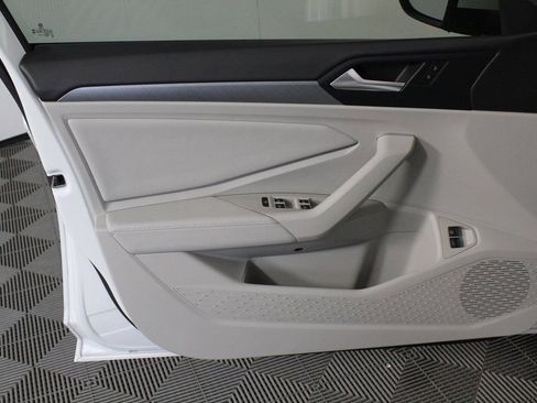 Used 2024 Volkswagen Jetta SE image 12