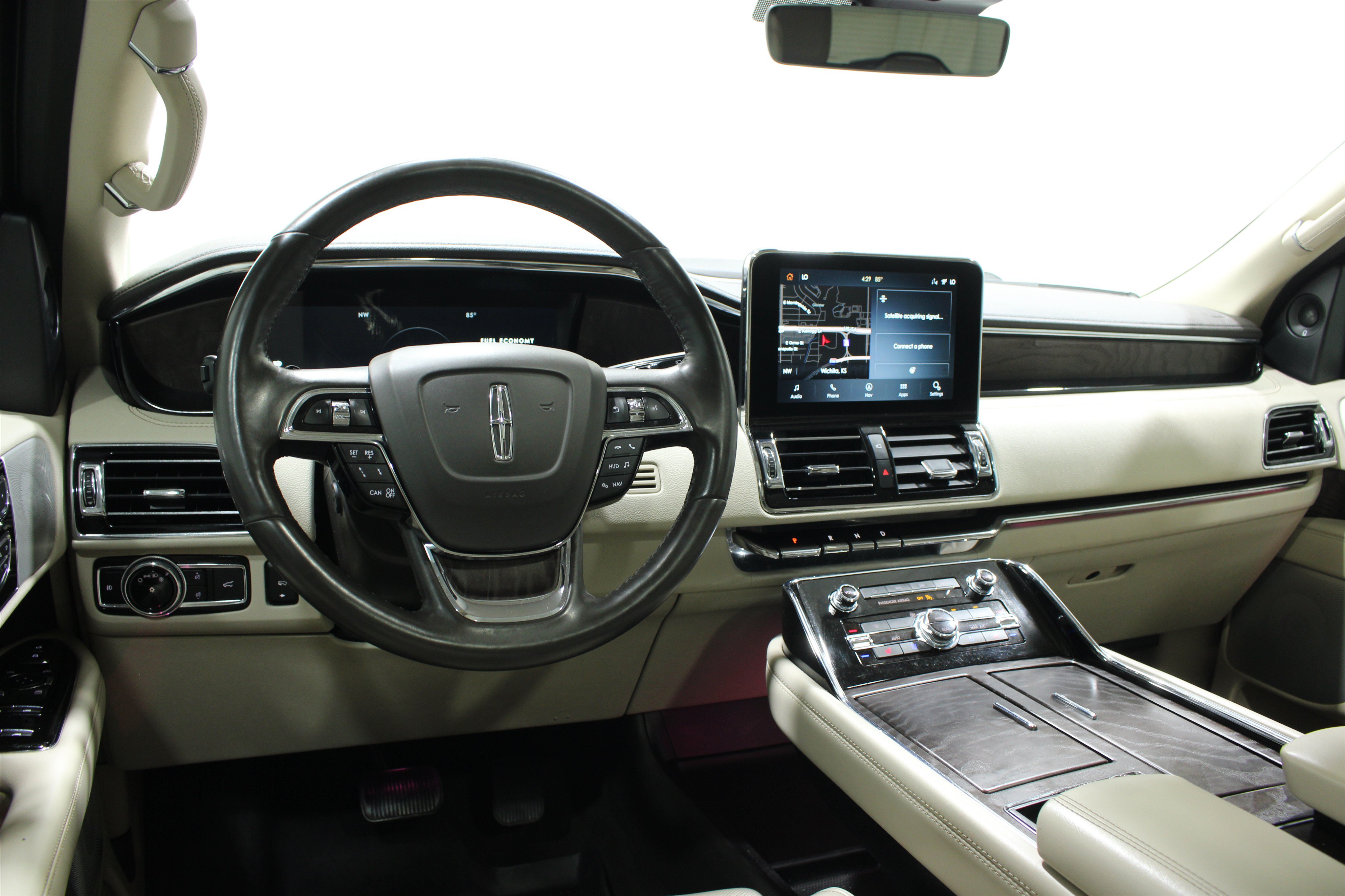 Used 2021 Lincoln Navigator L Reserve AWD/4WD image 2