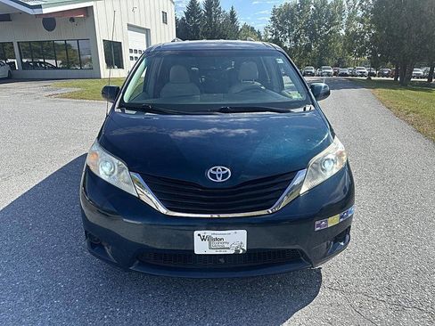 Used 2012 Toyota Sienna LE image 8