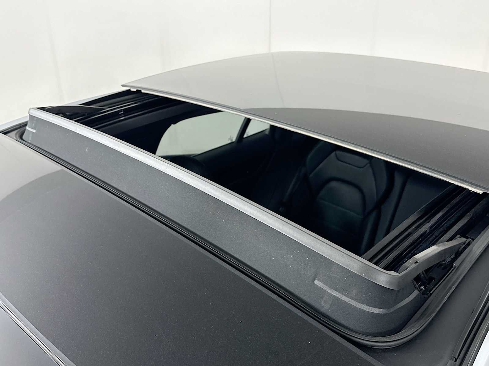 Certified 2025 Porsche Panamera RWD image 20