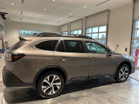 Used 2022 Subaru Outback Limited image 9