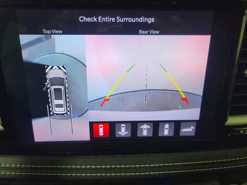 Used 2023 Chrysler Pacifica Touring-L FWD image 20