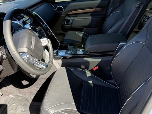 Used 2017 Land Rover Discovery HSE AWD/4WD image 9