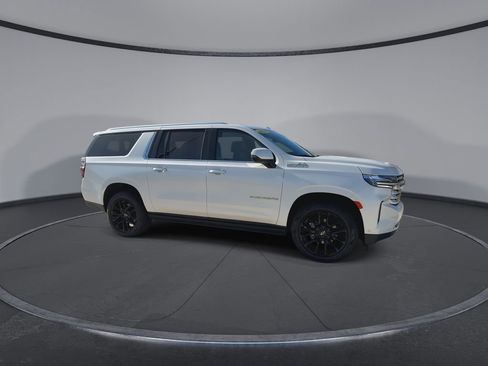 Used 2024 Chevrolet Suburban High Country w/ Advanced Technology Package image 2