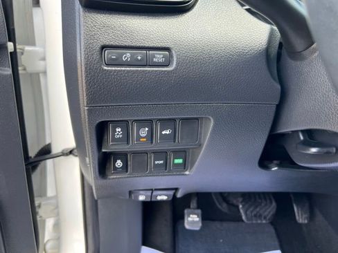 Used 2017 Nissan Rogue SV w/ SV Premium Package FWD image 28