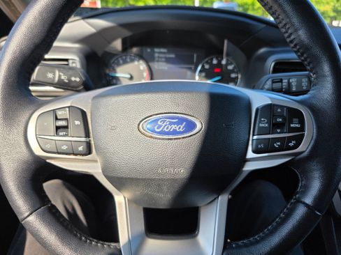 Used 2023 Ford Explorer XLT w/ Equipment Group 202A AWD/4WD image 14