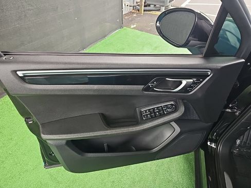 Used 2015 Porsche Macan S AWD/4WD image 33