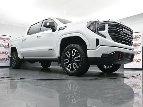 Used 2024 GMC Sierra 1500 AT4 w/ Technology Package AWD/4WD image 33
