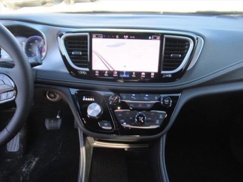 New 2026 Chrysler Pacifica Limited w/ S Appearance Package FWD image 20